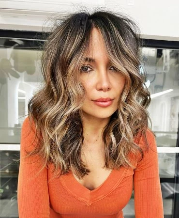 frisuren mit halblangen haaren gestufte wellige haare mit balayage un.rooted