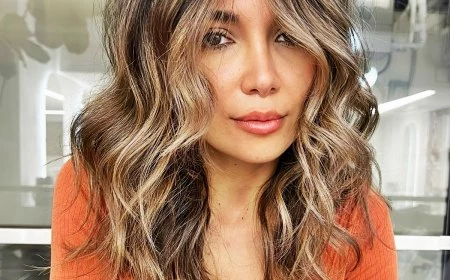 frisuren mit halblangen haaren gestufte wellige haare mit balayage un.rooted