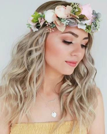 haarschmuck blumen zur hochzeit frisuren ideen 2025 fruehlingsfrisur lilly.and.lace