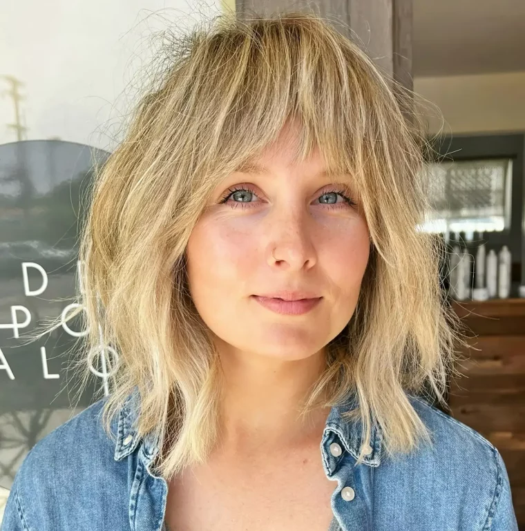 schulterlange frisuren fuer damen ab 50 fransiger schnitt mit pony modestspotcarrillo