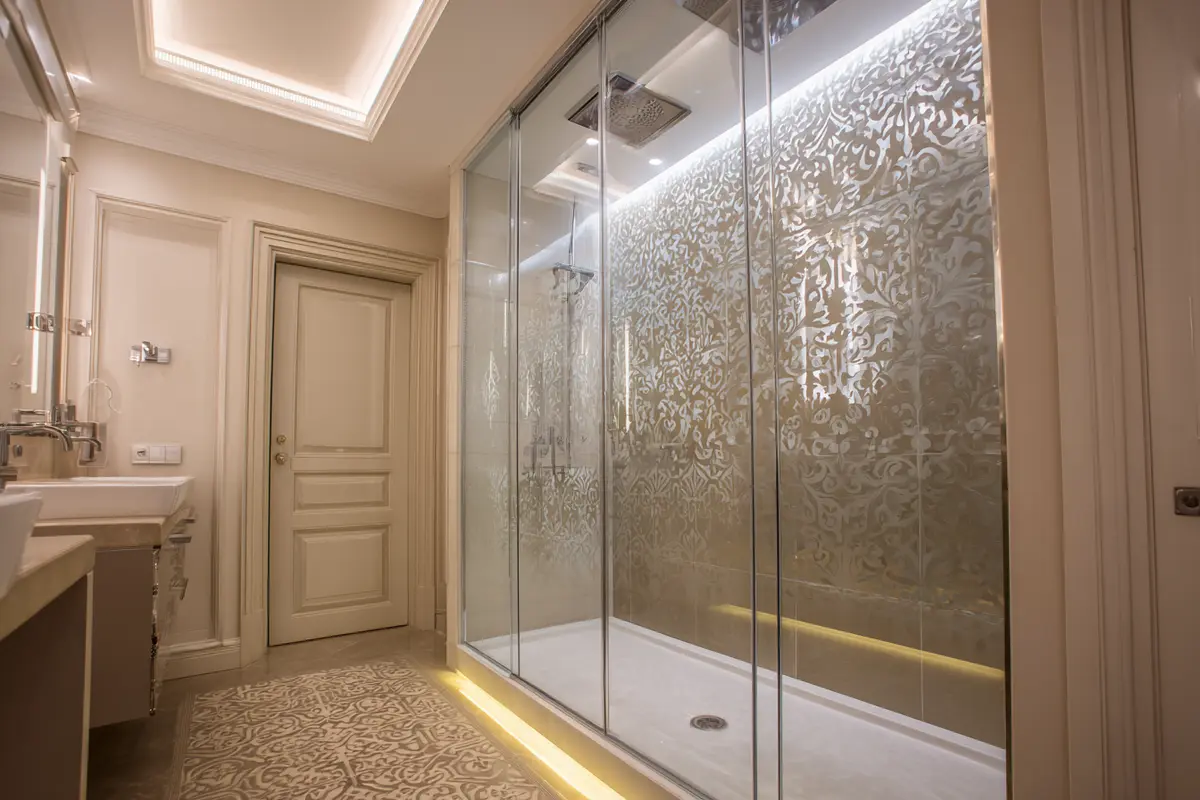 adieu plastikvorhang der trend fyr ihr modernes bad 2