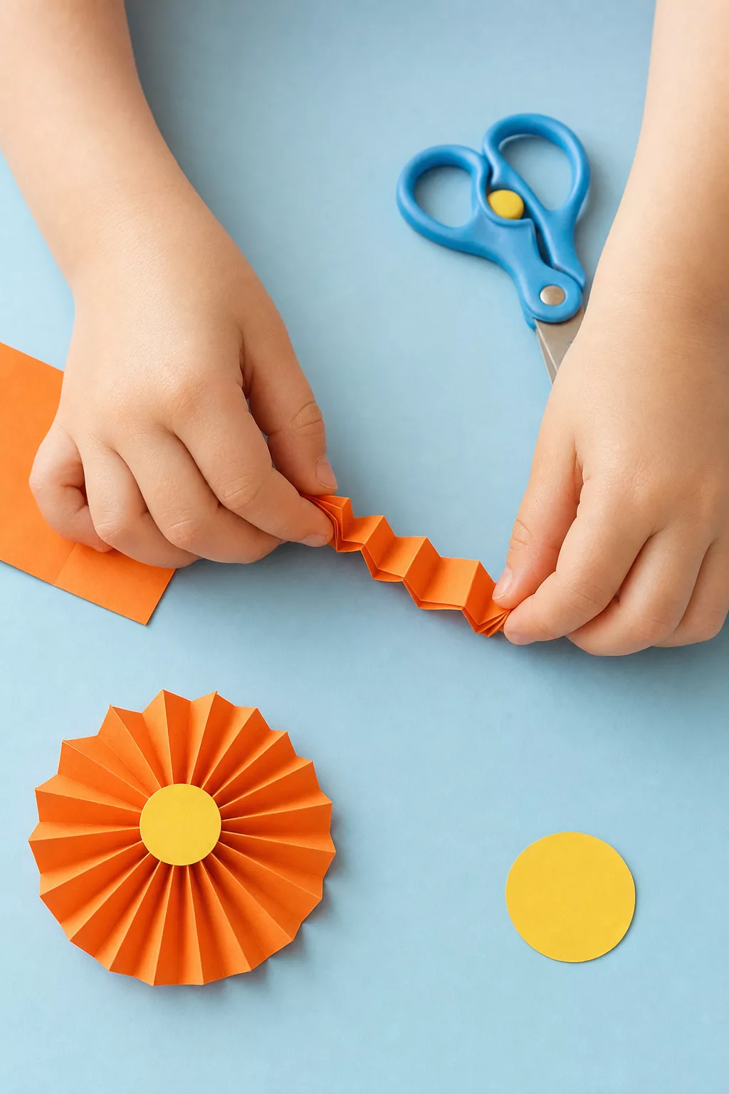 Kinderhände falten Papierstreifen zum Papier-Orden für Papa