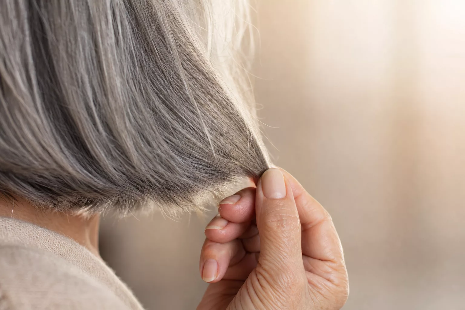 Nahaufnahme gestufter Haarspitzen für mehr Fülle