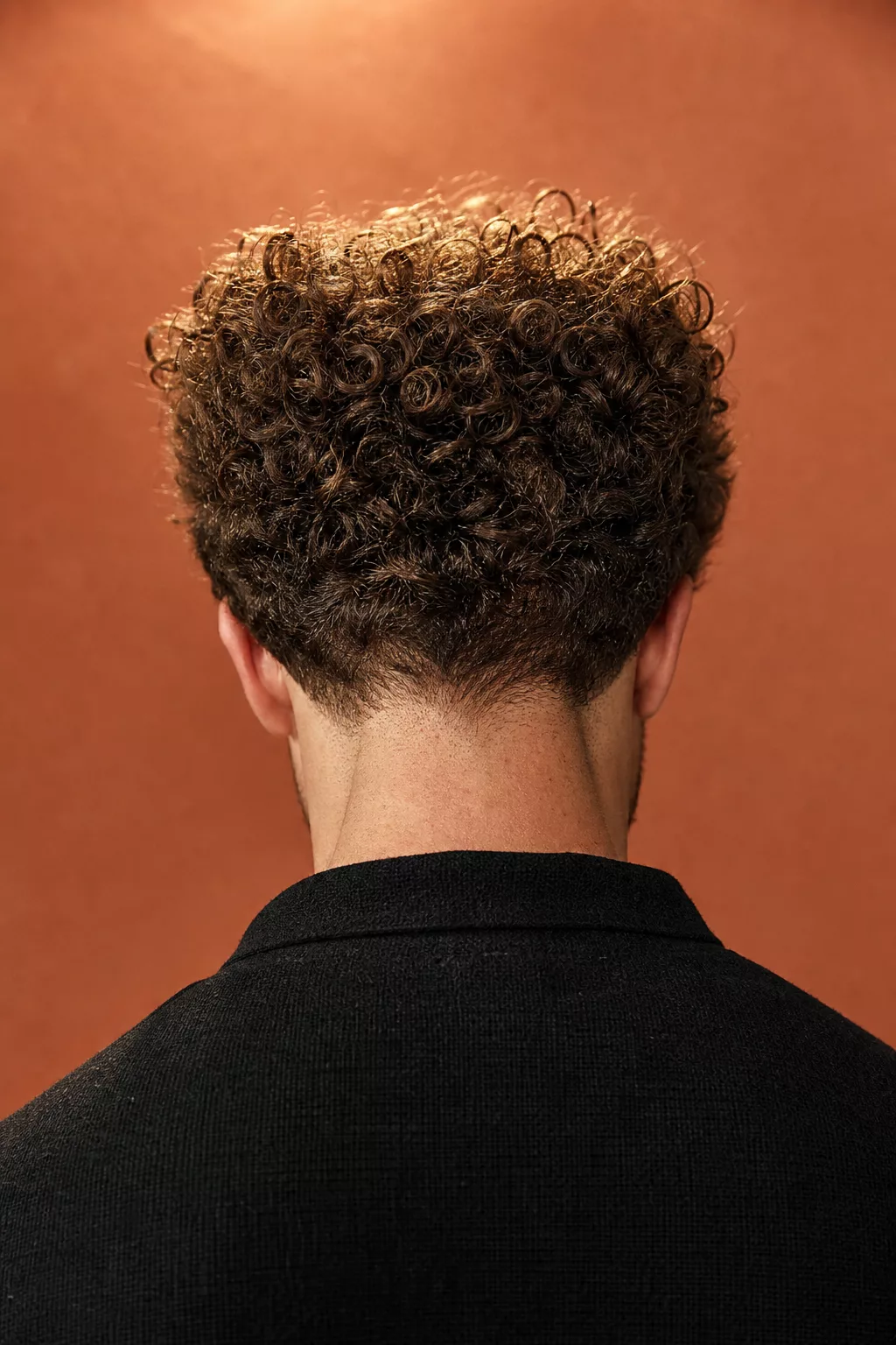 Taper Mullet Locken: quadratisch geschnittenes Deckhaar für mehr Länge